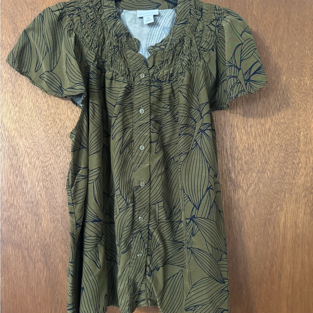 Liz Claiborne Green Puff Sleeve Blouse with Bib Collar